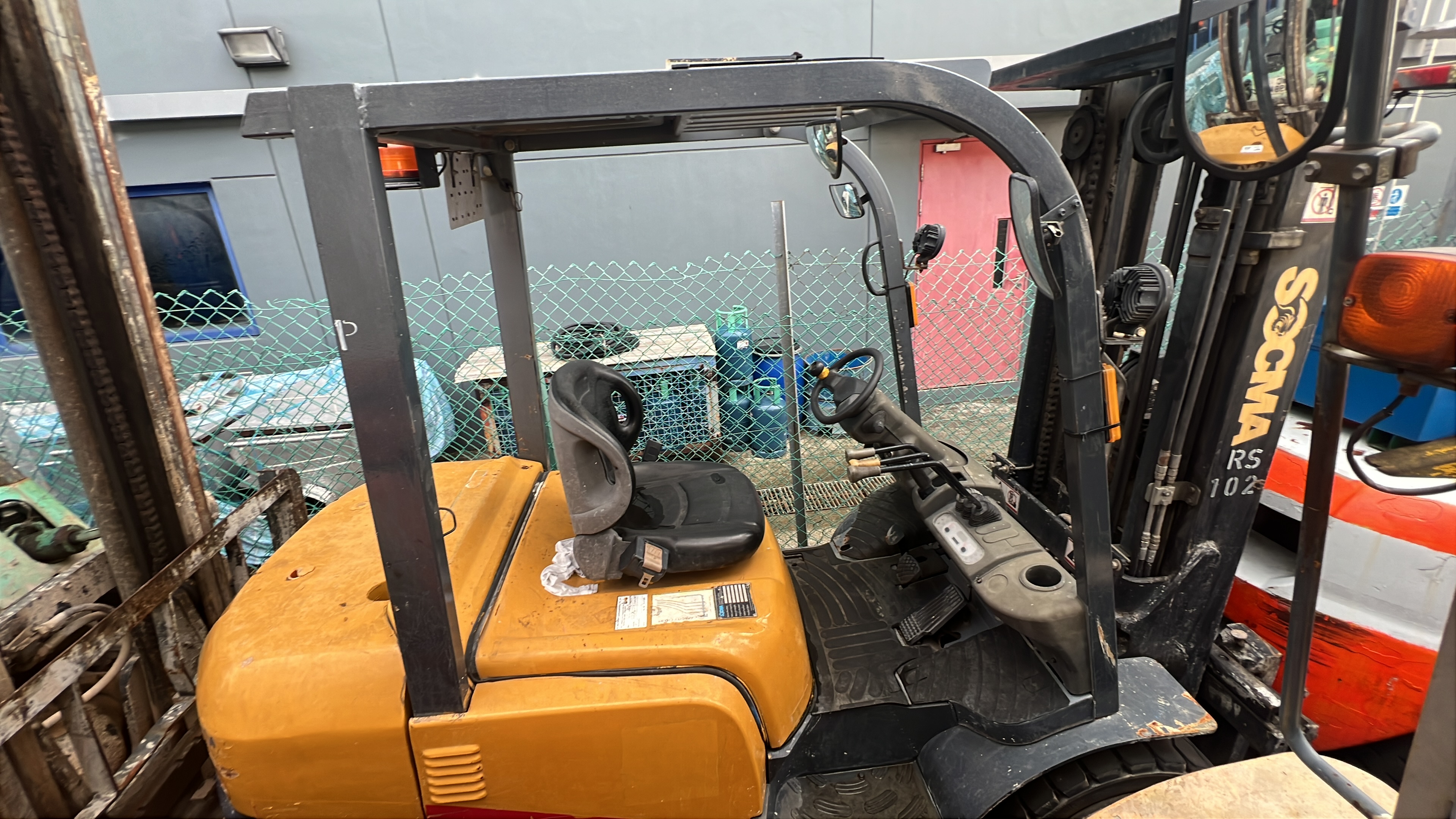 RS Machinery electric forklift