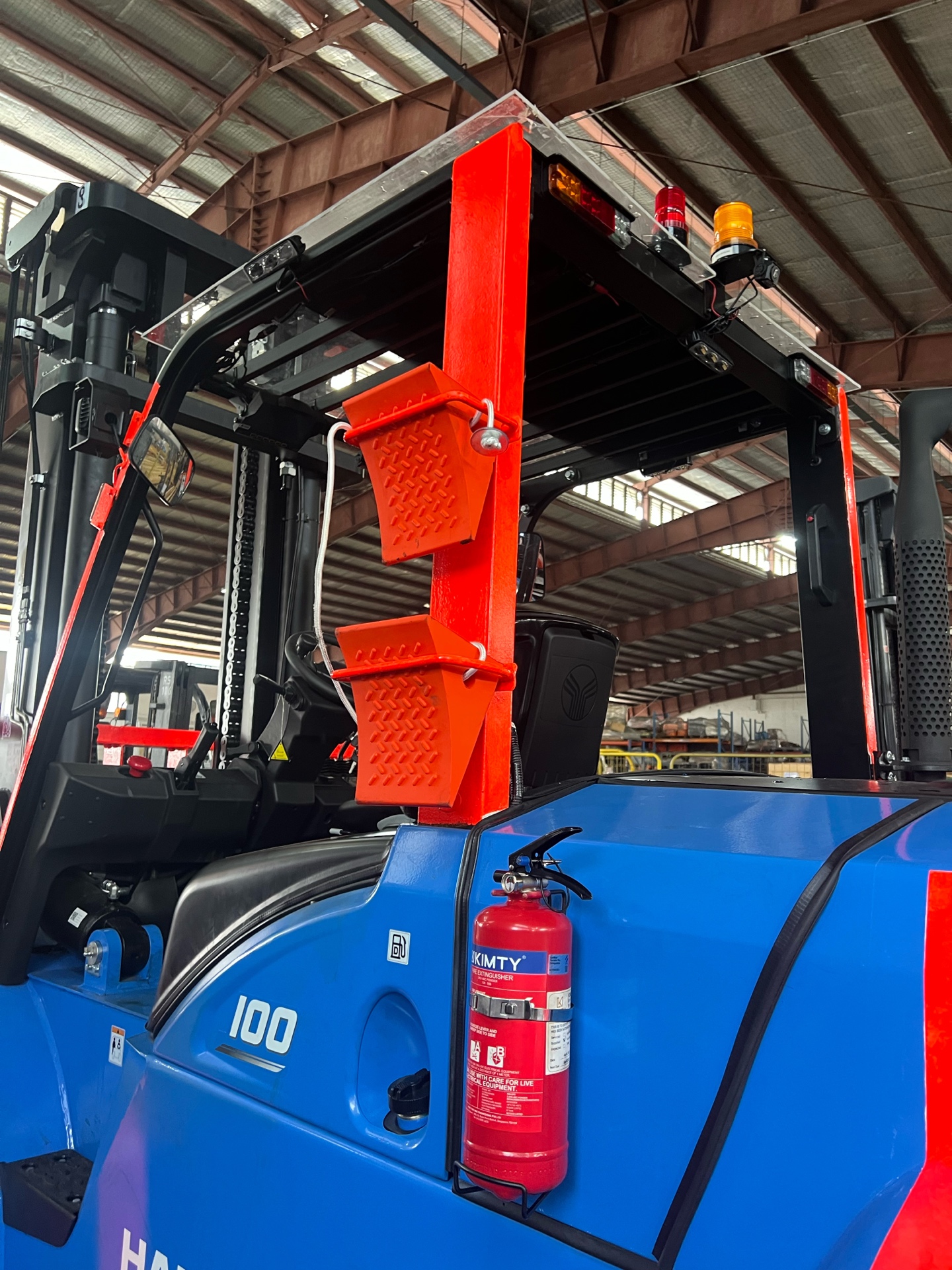 RS Machinery forklift