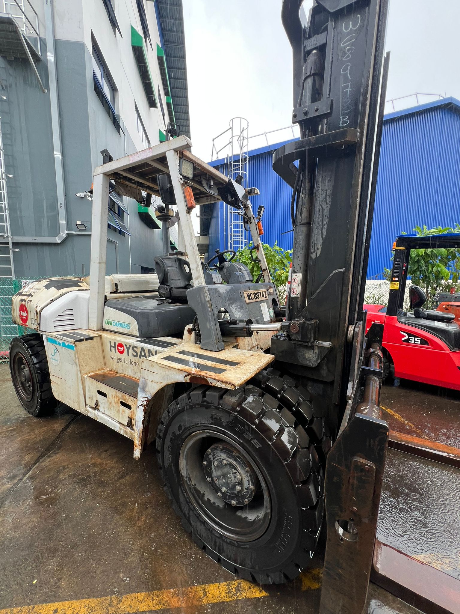 RS Machinery forklift